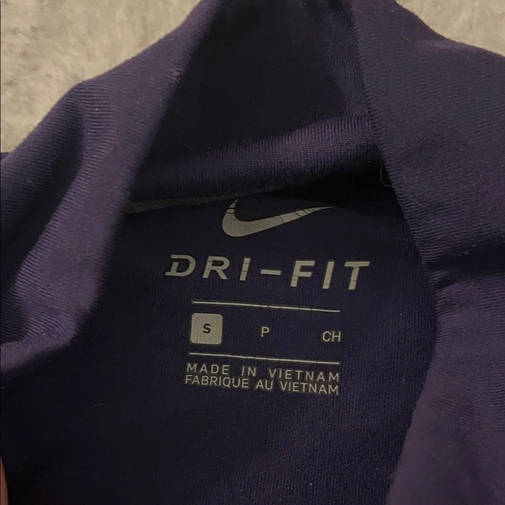 (167)Nike Deep Purple Performance Athletic Long Sleeve Top